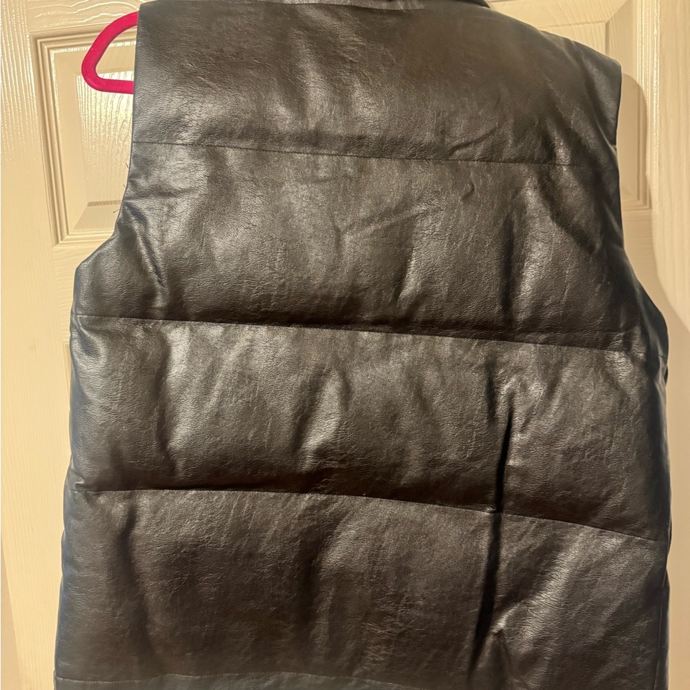 Black Puffer Vest - Picture 4 of 4
